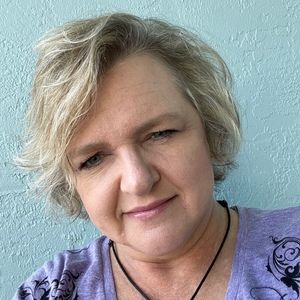 Meet your Posher, Lorie